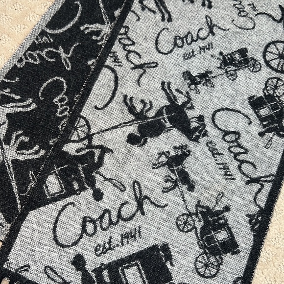 Coach Scarf - Picture 3 of 6